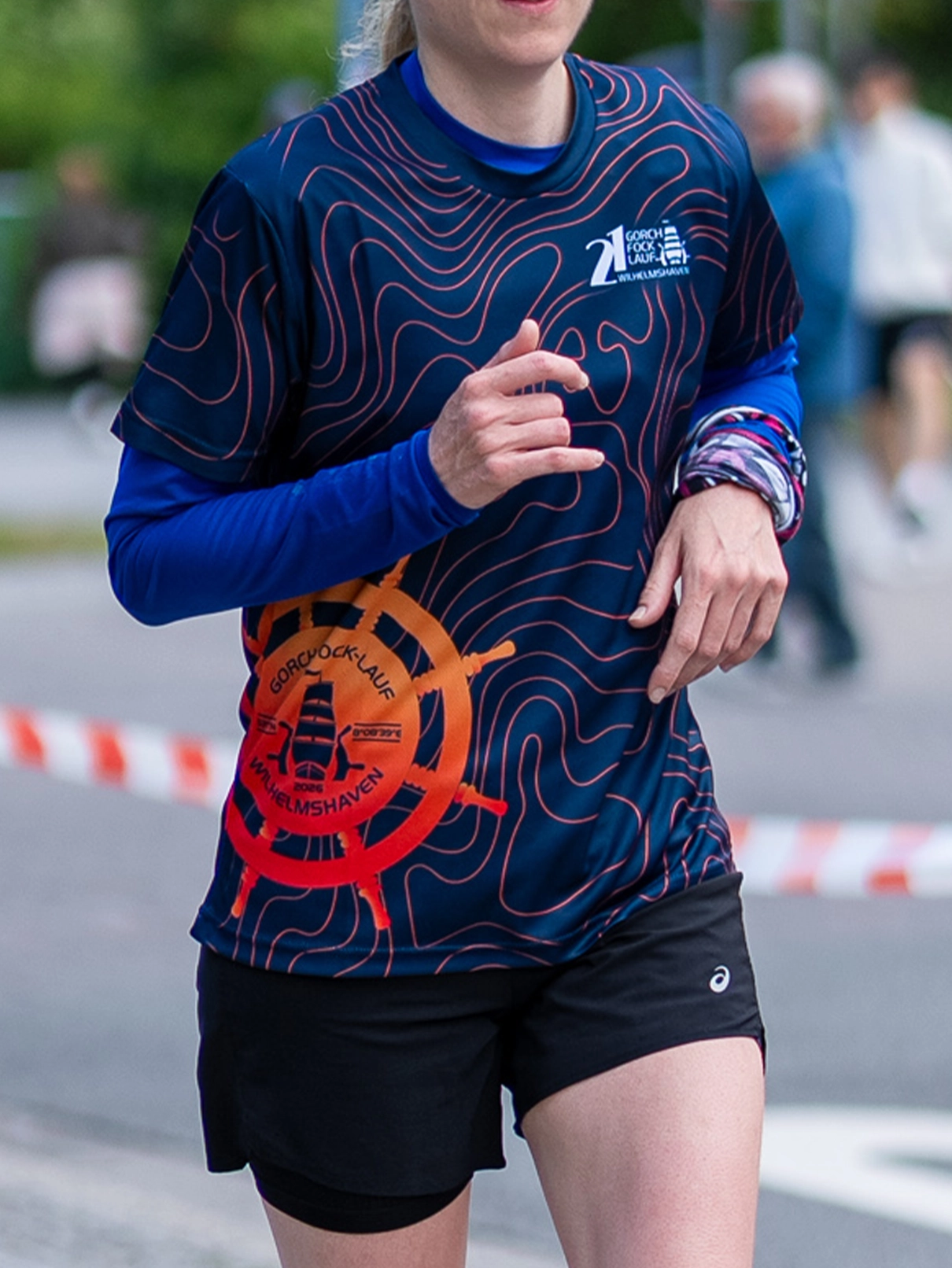 Läuferin mit dem Gorch-Fock-Lauf Shirt 2026